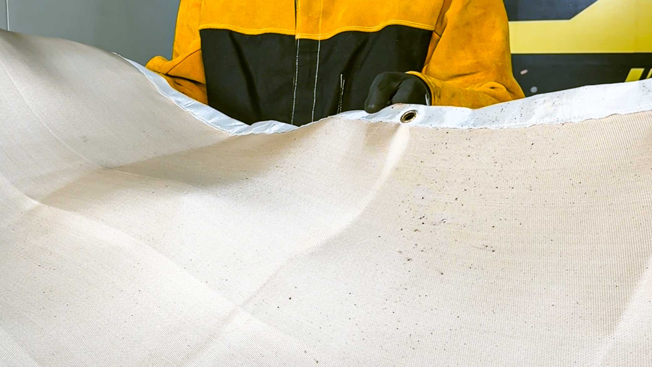 Heat-resistant welding blanket ready for use