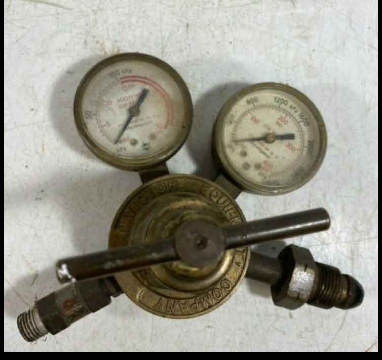 The first piston regulator developed by Victor in 1913.