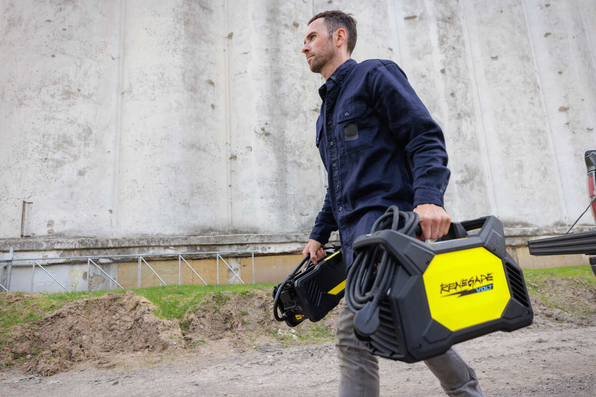 A welder carrying ESAB Renegade Volt with one hand