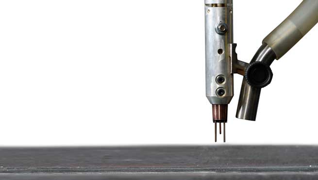 采用埋弧焊 ESAB 和 ICE 集成冷丝技术的伊萨切割机的特写视图。
