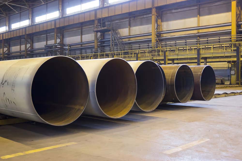 Track welders for fusing large diameter pipes