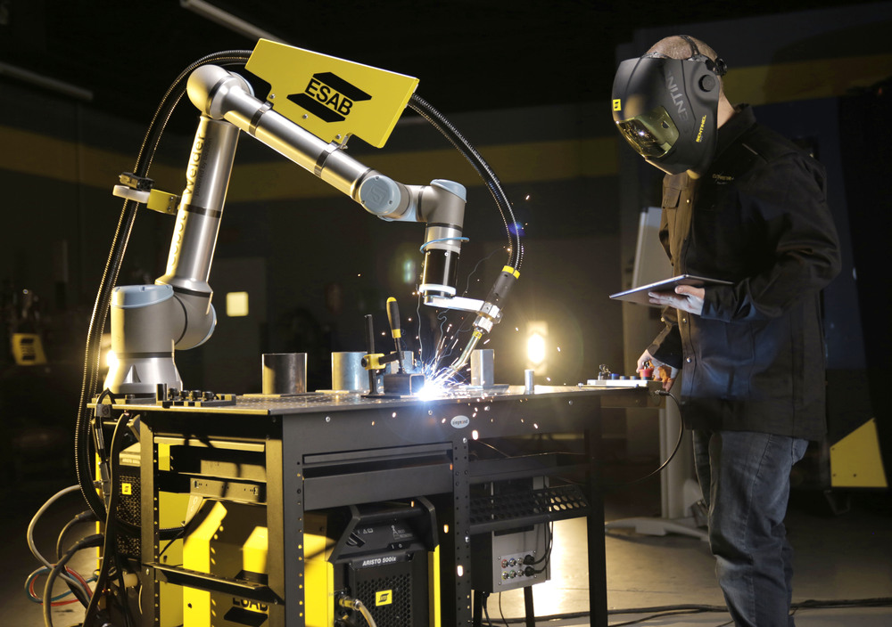 New ESAB Cobot Model Offers 35 Percent More Reach and Capacity